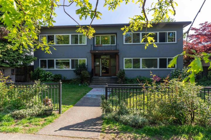 8 - 369 W 4th Street, Lower Lonsdale, North Vancouver 2