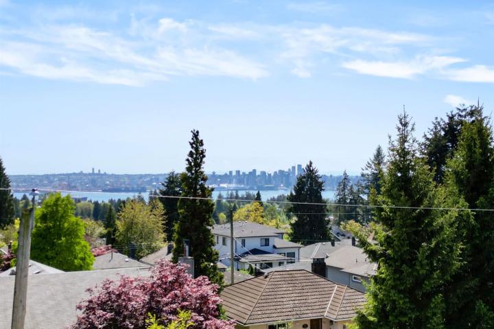 218 W 28th Street, Upper Lonsdale, North Vancouver 2