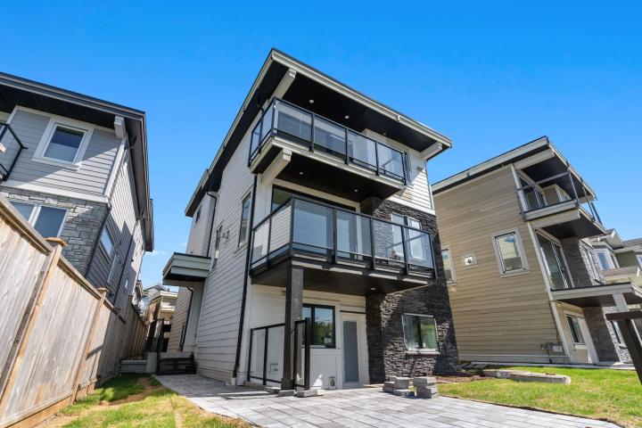 340 E Keith Road, Central Lonsdale, North Vancouver 2