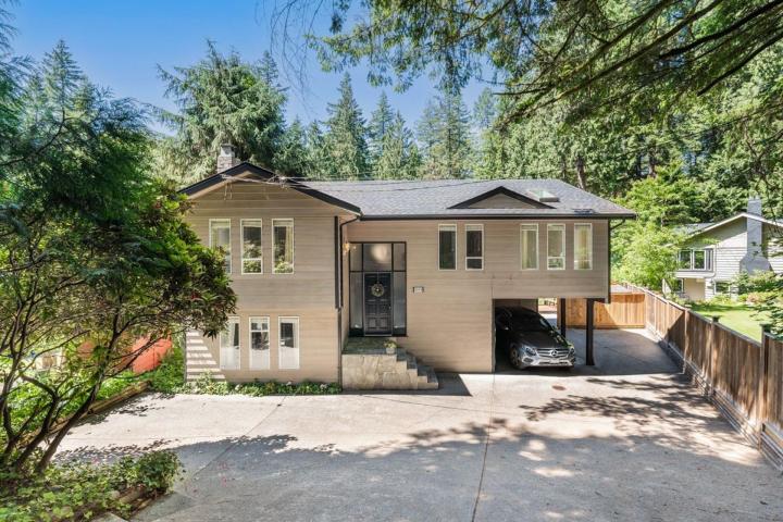 4049 Capilano Park Road, Canyon Heights NV, North Vancouver 2