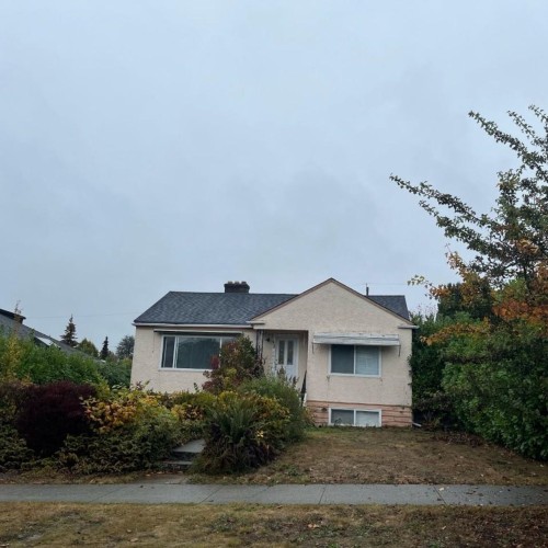 Photo 2 at 665 W 29th Avenue, Cambie, Vancouver West
