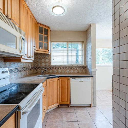 Photo 9 at 3027 Firbrook Place, Meadow Brook, Coquitlam