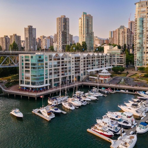 Photo 3 at 402 - 1012 Beach Avenue, Yaletown, Vancouver West