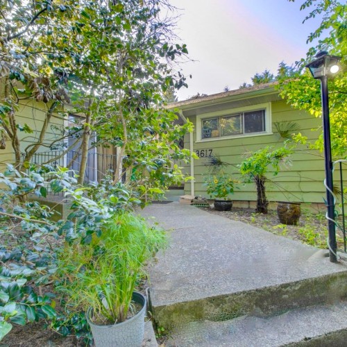 Photo 3 at 3617 W 48th Avenue, Southlands, Vancouver West