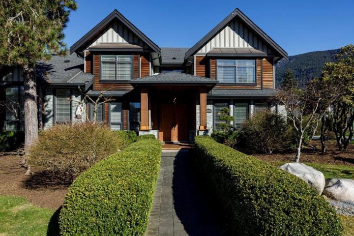 1050 Marigold Avenue, Canyon Heights NV, North Vancouver 2