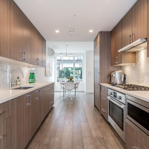 Photo 11 at 555 W 29th Avenue, Cambie, Vancouver West