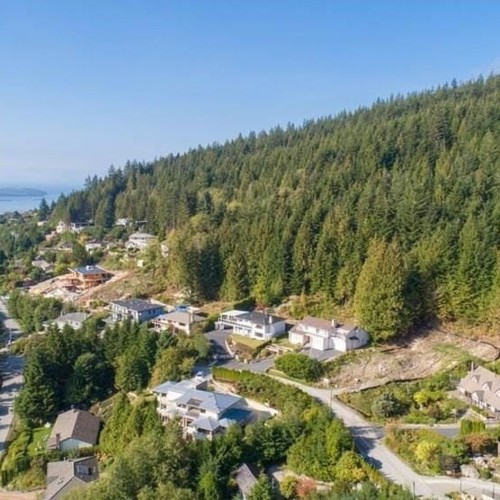 Photo 5 at 562 Ballantree Road, Glenmore, West Vancouver