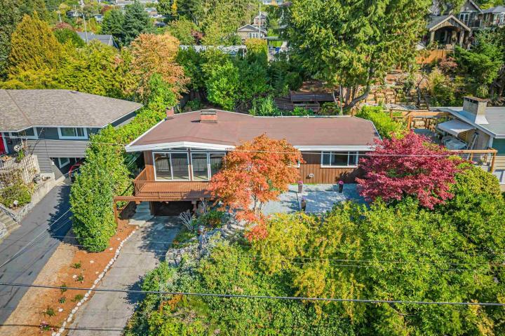 734 Crystal Court, Canyon Heights NV, North Vancouver 2