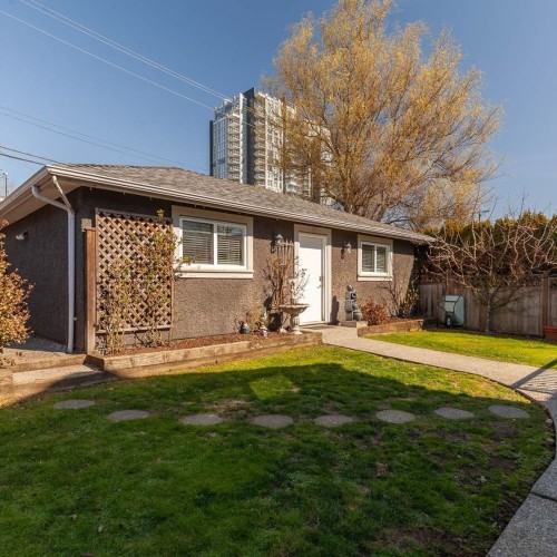 Photo 37 at 585 W 60th Avenue, Marpole, Vancouver West