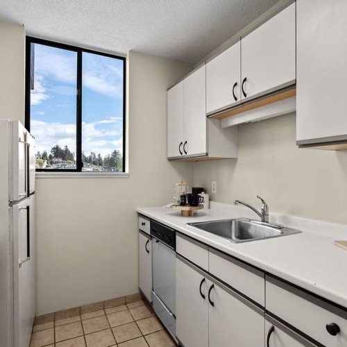 Photo 12 at 406 - 555 13th Street, Ambleside, West Vancouver