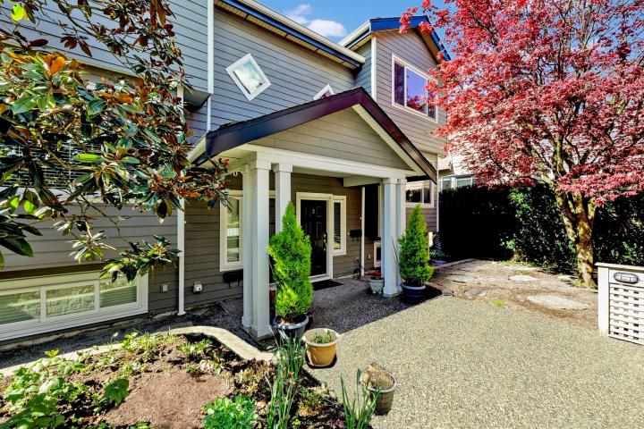 2 - 215 E Keith Road, Lower Lonsdale, North Vancouver 2