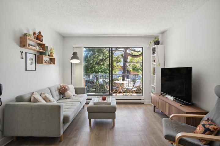 202 - 251 W 4th Street, Lower Lonsdale, North Vancouver 2
